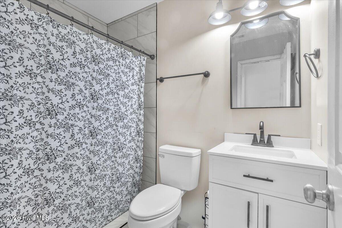 906 Gattis Road Jacksonville, NC 28546 - Photo 17 of 28 Hall Bathroom