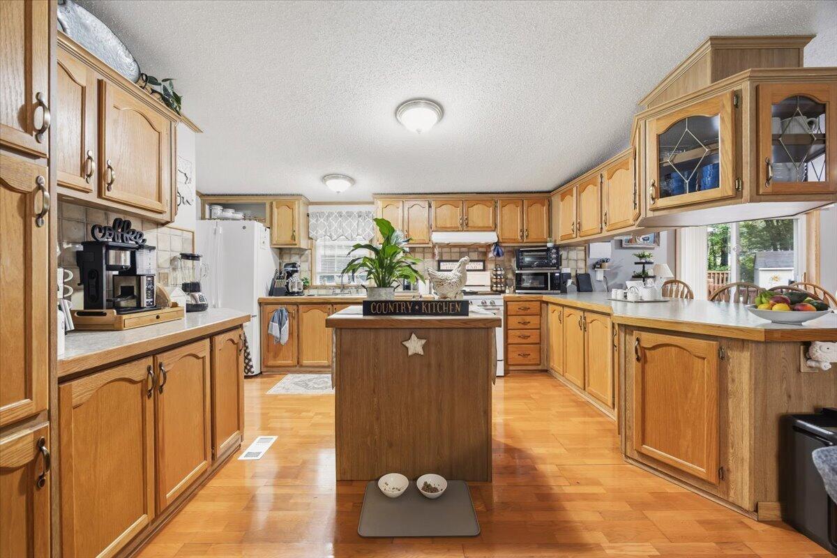 271 Mountain Road Arundel, ME 04046 - Photo 10 of 39