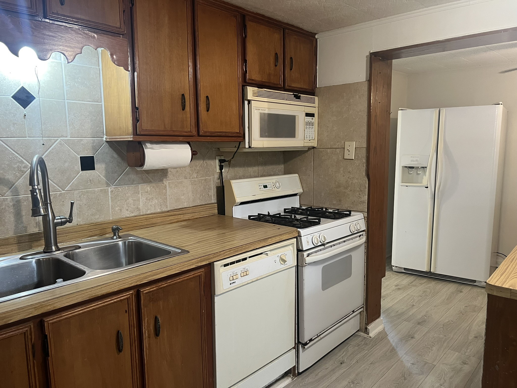 2605 Delafield Street Houston, TX 77023 - Photo 20 of 32 Another view of kitchen