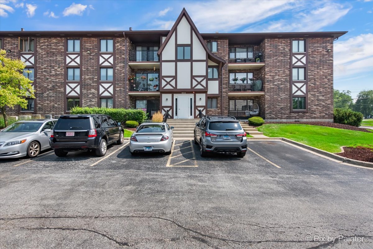 10532 Ridge Cove Drive, Unit 18A Chicago Ridge, IL 60415 - Photo 1 of 27 Gallery Image 1