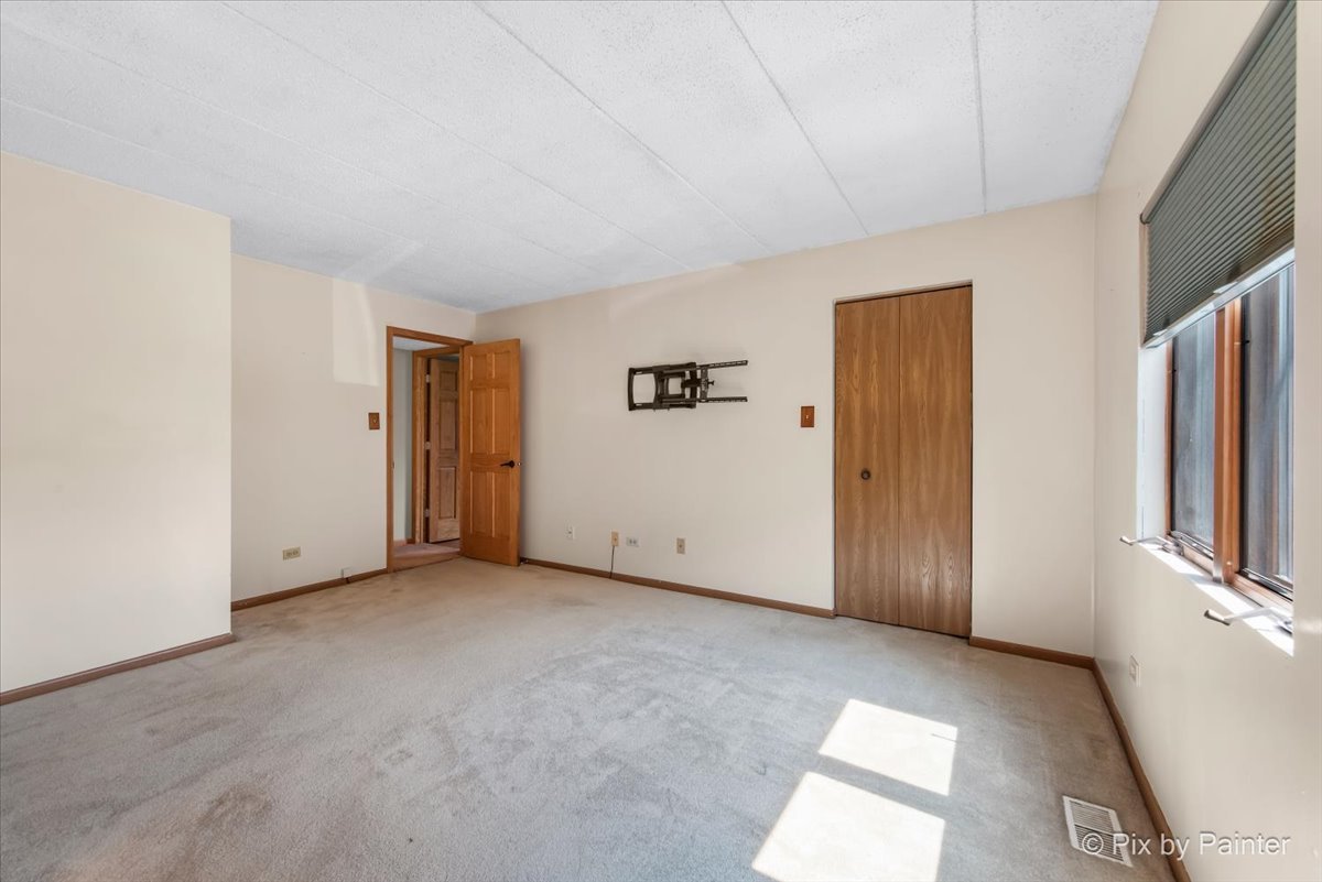 10532 Ridge Cove Drive, Unit 18A Chicago Ridge, IL 60415 - Photo 12 of 27 Gallery Image 12