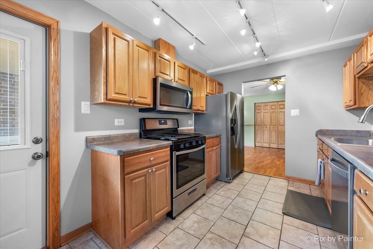 10532 Ridge Cove Drive, Unit 18A Chicago Ridge, IL 60415 - Photo 16 of 27 Gallery Image 16