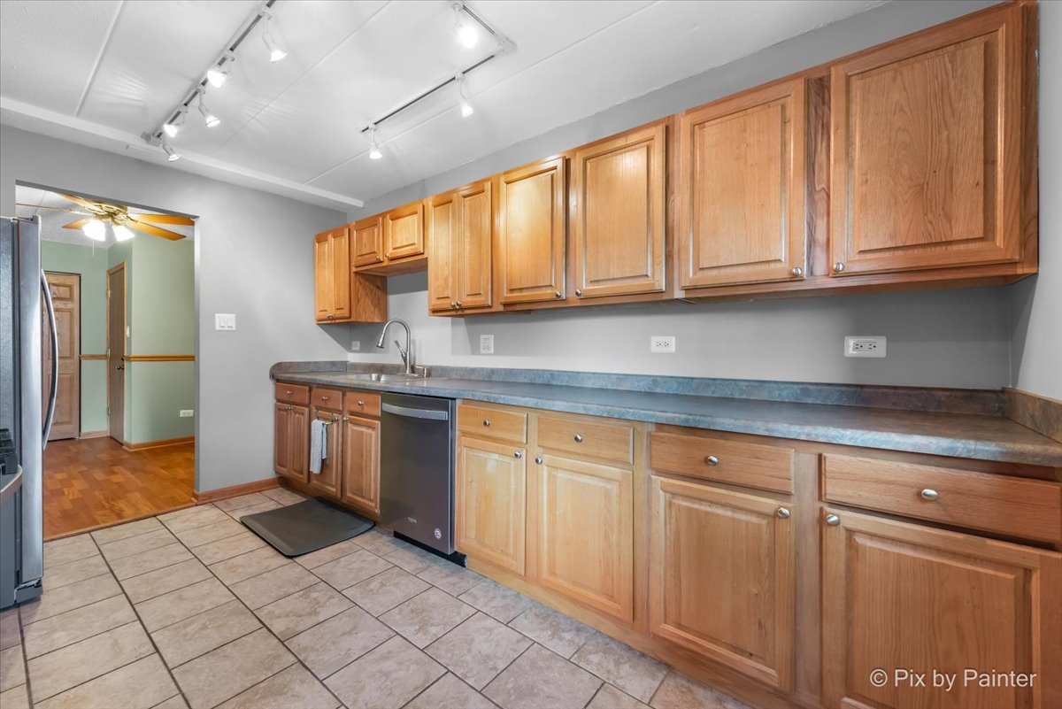 10532 Ridge Cove Drive, Unit 18A Chicago Ridge, IL 60415 - Photo 17 of 27 Gallery Image 17