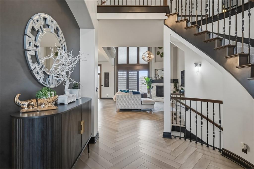 9014 Chestnut Street Lenexa, KS 66220 - Photo 5 of 55