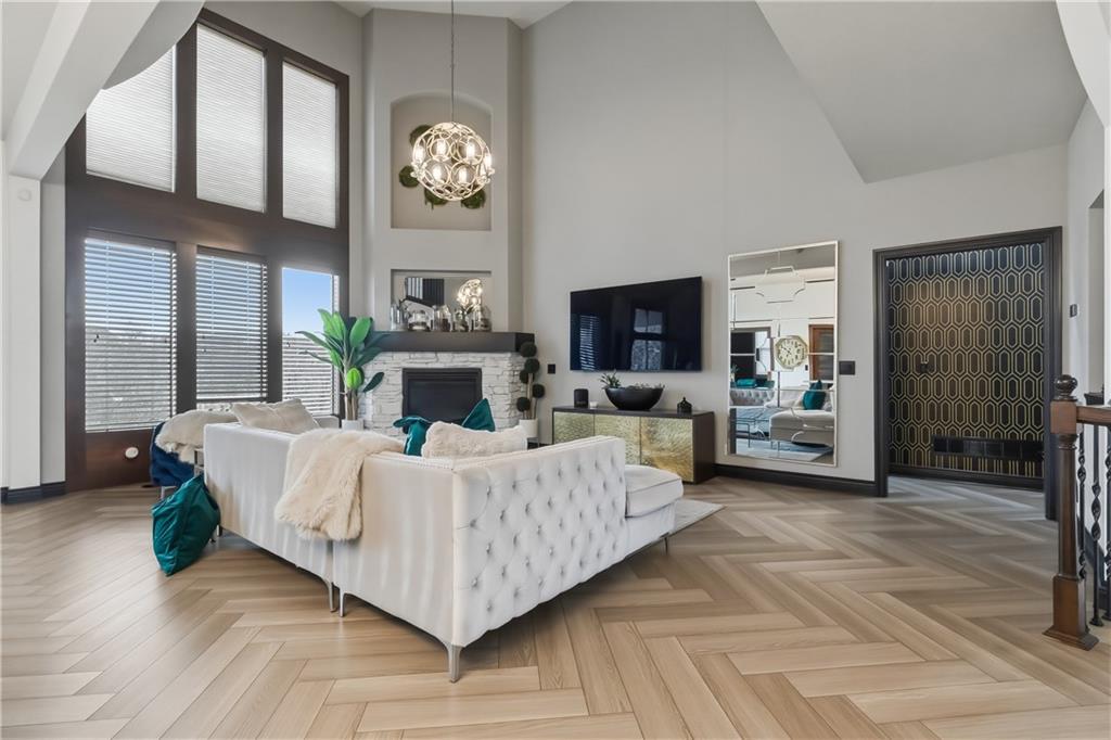 9014 Chestnut Street Lenexa, KS 66220 - Photo 6 of 55