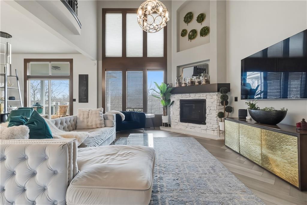 9014 Chestnut Street Lenexa, KS 66220 - Photo 7 of 55