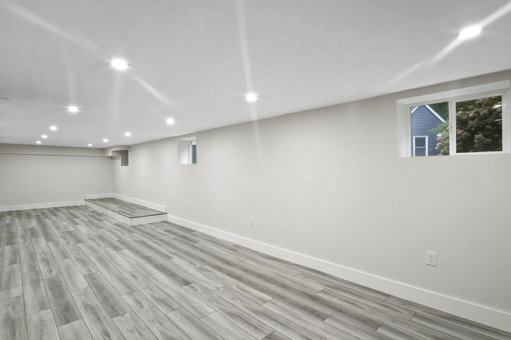 109 Park Road Chelmsford, MA 01824 - Photo 32 of 41 Gallery Image 32