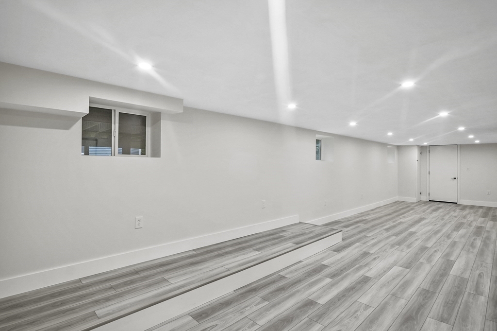 109 Park Road Chelmsford, MA 01824 - Photo 33 of 41 Gallery Image 33