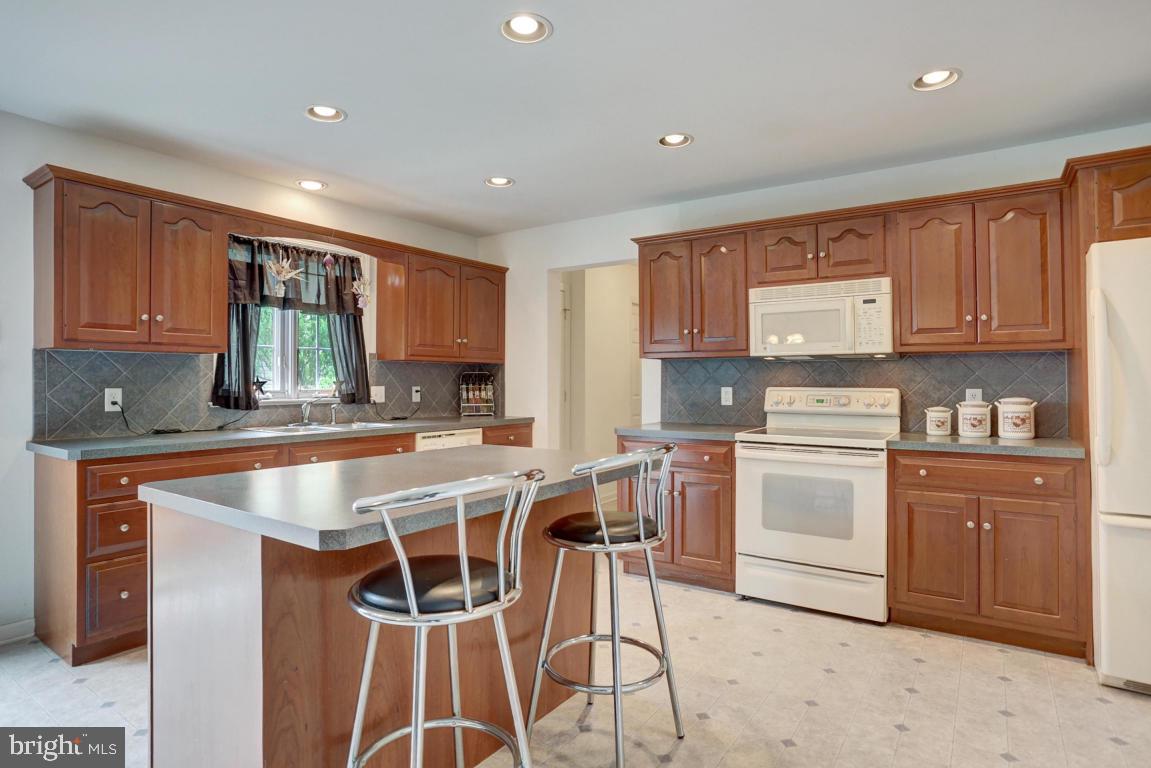 4 Crimson Lane Lititz, PA 17543 - Photo 4 of 22 Gallery Image 4
