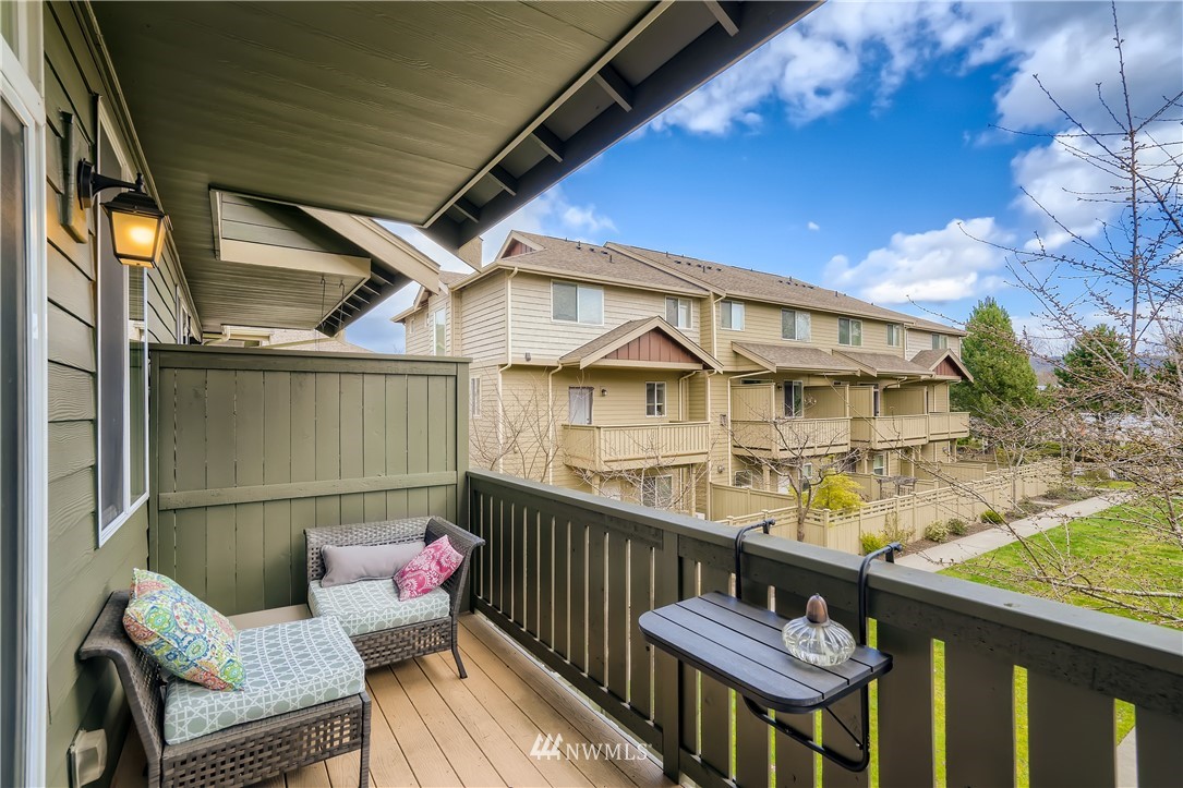 320 Chelan Place Northeast, Unit H3 Renton, WA 98059 - Photo 26 of 28 a balcony with wooden floor