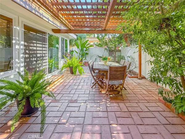 $649,900 | 10439 Larwin Avenue, Chatsworth, CA 91311