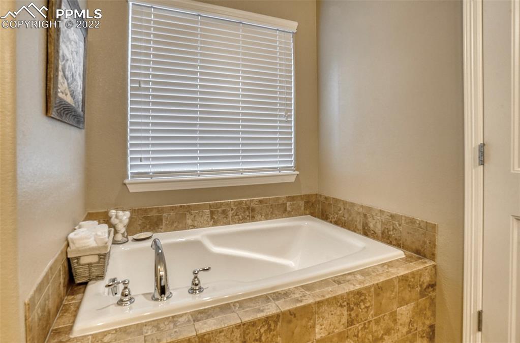 6729 Kearsarge Drive Colorado Springs, CO 80925 - Photo 10 of 22 a bathroom with a tub and a sink