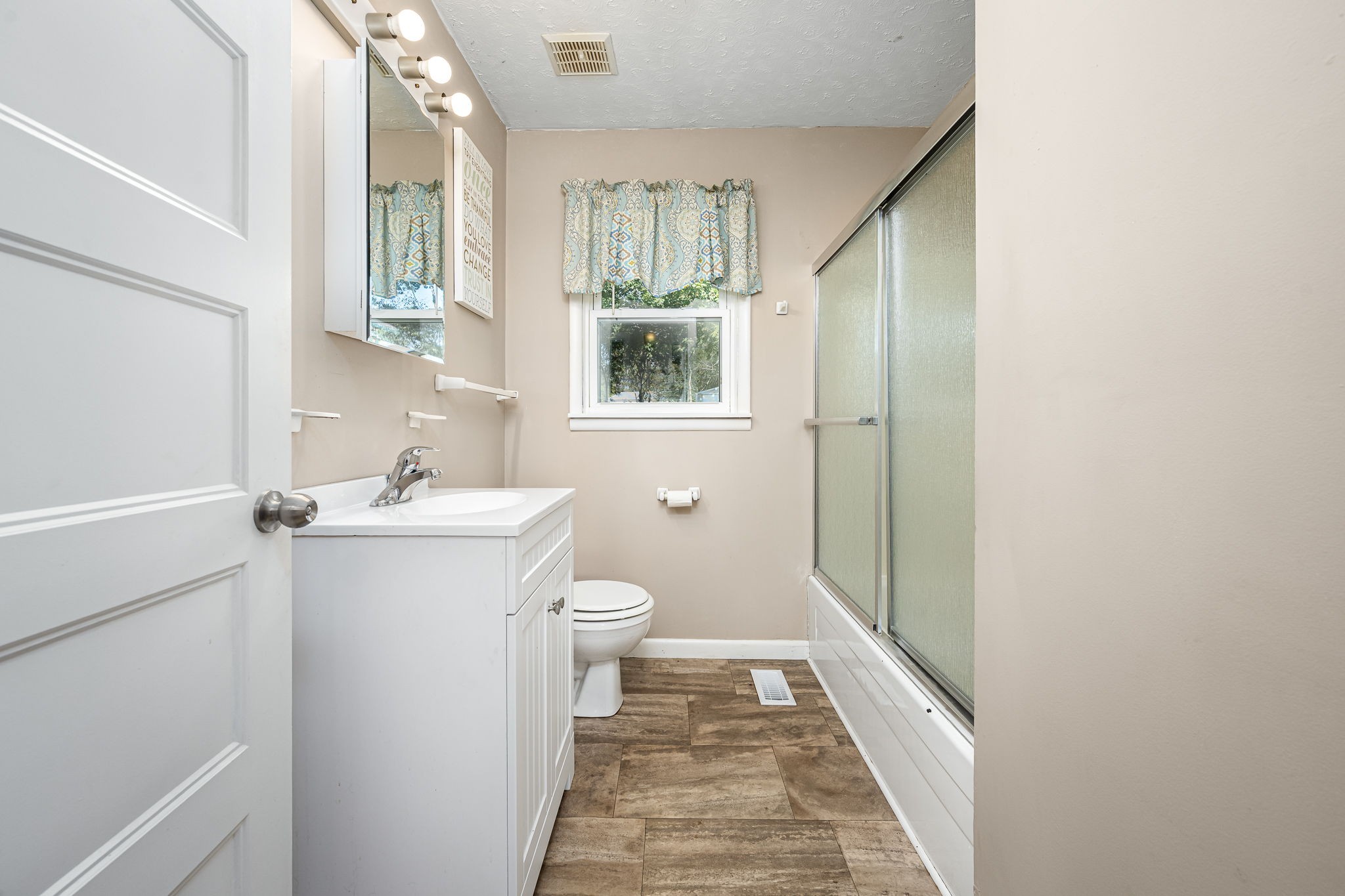 8 West Point Drive Fayetteville, TN 37334 - Photo 26 of 45 a bathroom with a sink toilet and shower