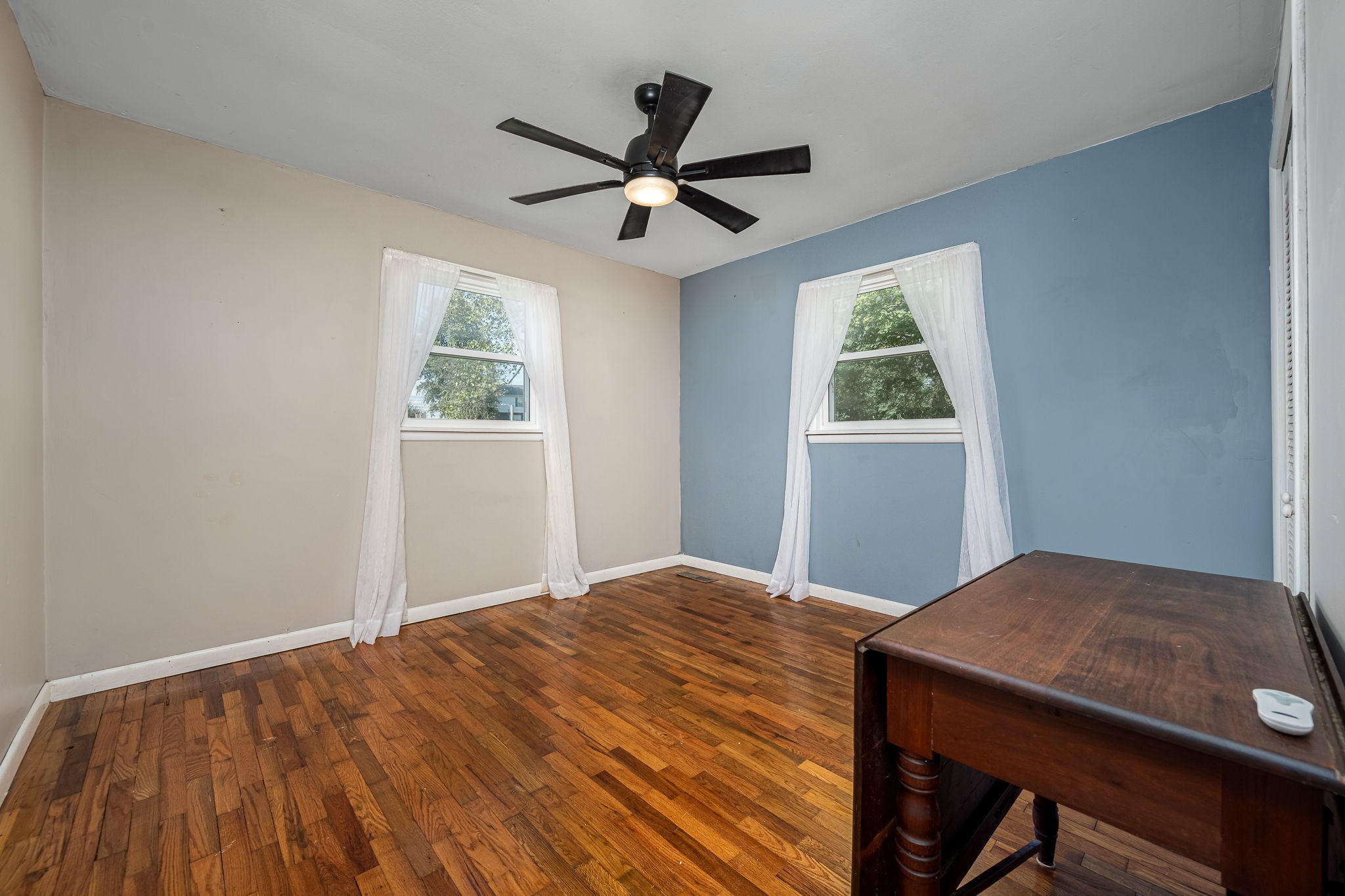 8 West Point Drive Fayetteville, TN 37334 - Photo 27 of 45 a bedroom with a bed window and a table