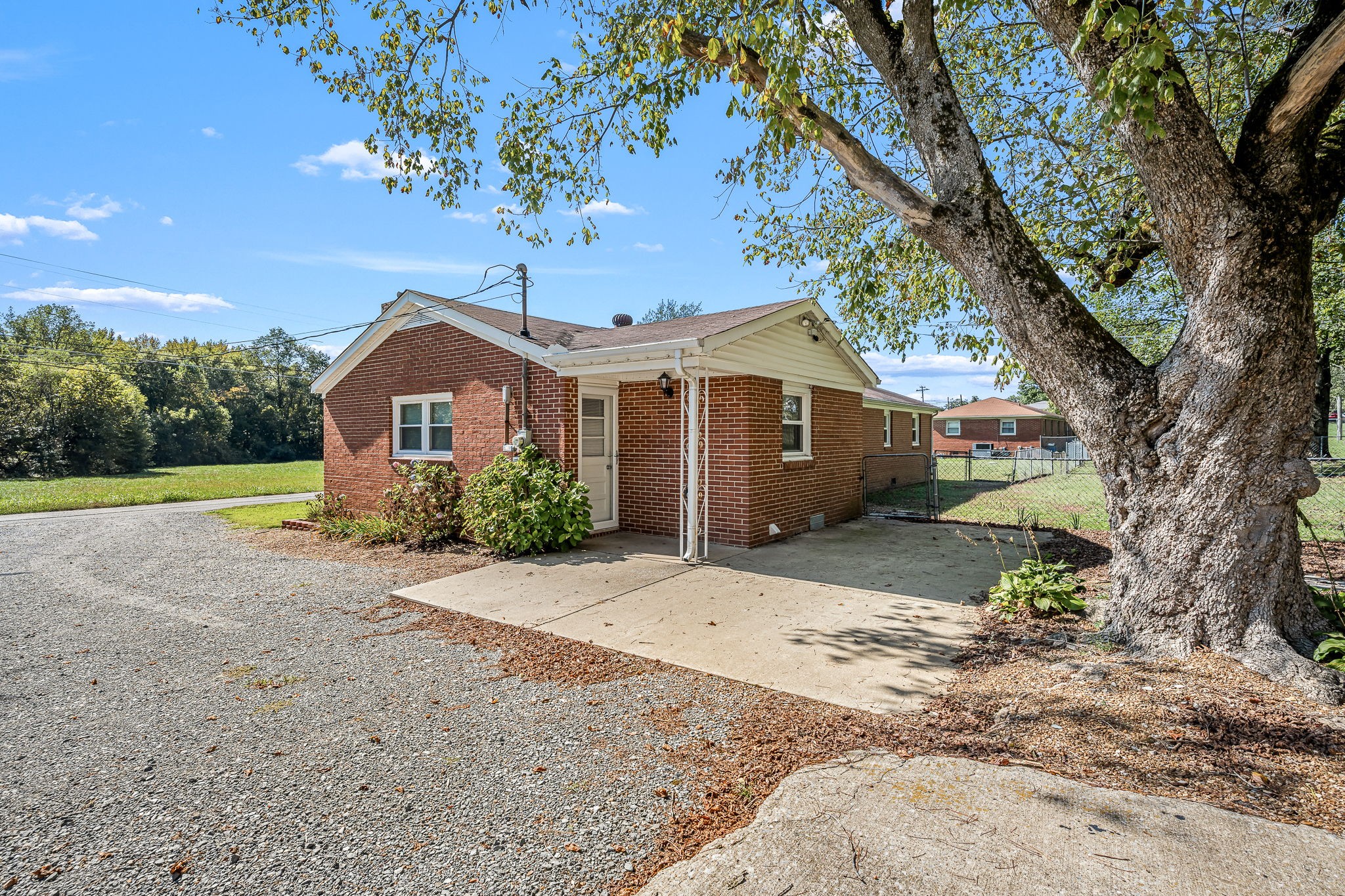 8 West Point Drive Fayetteville, TN 37334 - Photo 34 of 45 a front view of a house with a yard and garage