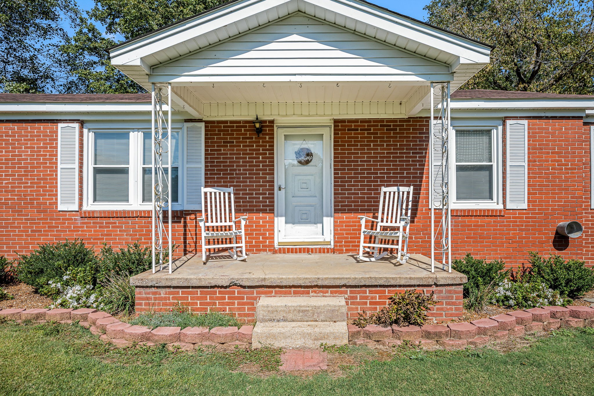 8 West Point Drive Fayetteville, TN 37334 - Photo 4 of 45 a front view of a house with entertaining space