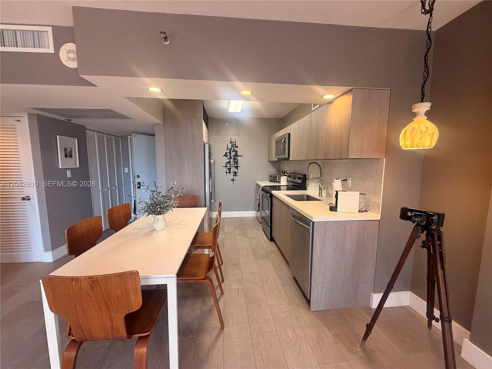 100 Lincoln Road, Unit 314B Miami Beach, FL 33139 - Photo 4 of 25 Gallery Image 4