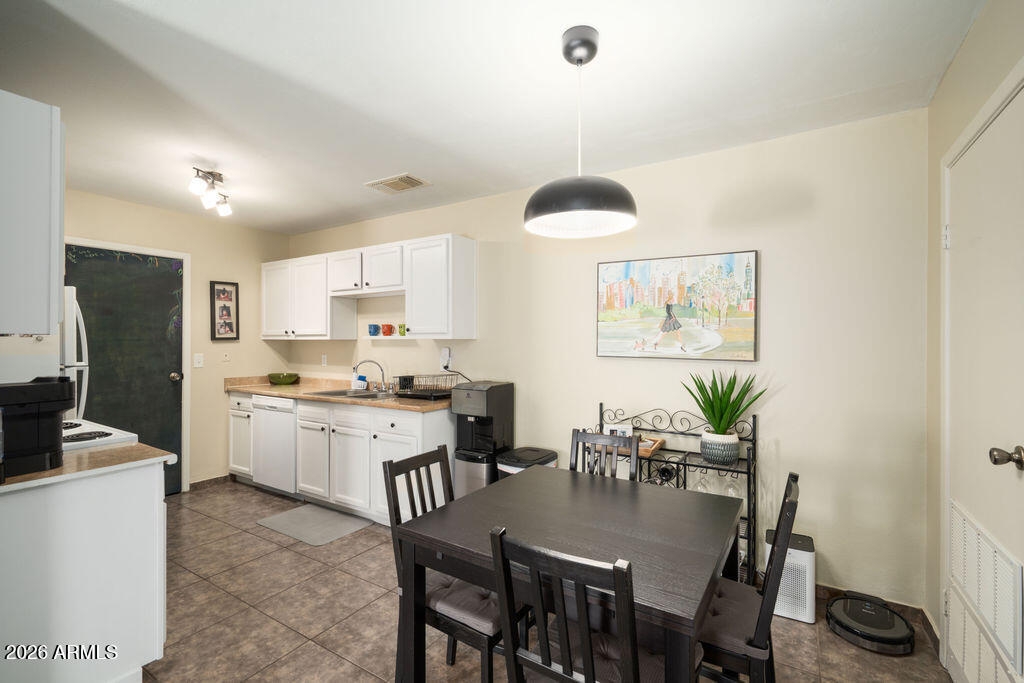 3511 East Baseline Road, Unit 1187 Phoenix, AZ 85042 - Photo 6 of 16 Kichen/Dining