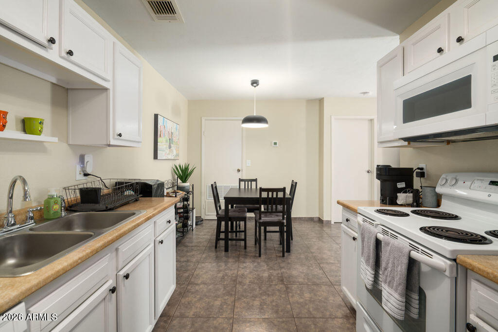 3511 East Baseline Road, Unit 1187 Phoenix, AZ 85042 - Photo 7 of 16 Kitchen