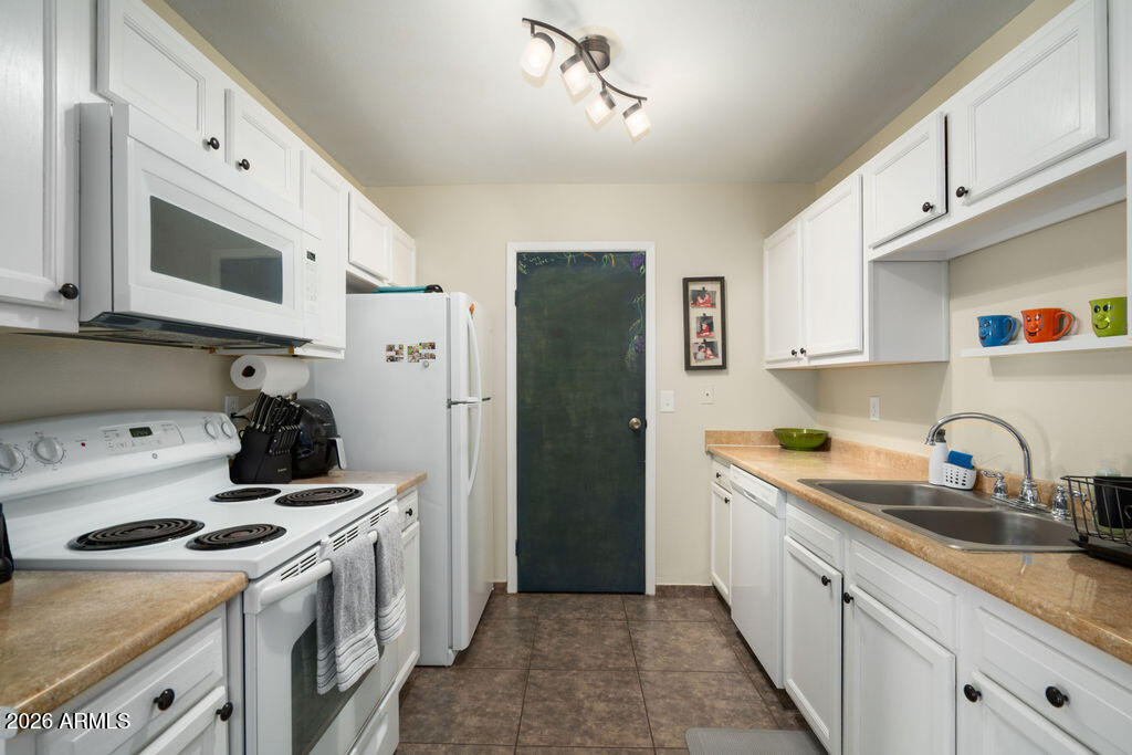 3511 East Baseline Road, Unit 1187 Phoenix, AZ 85042 - Photo 8 of 16 Kitchen