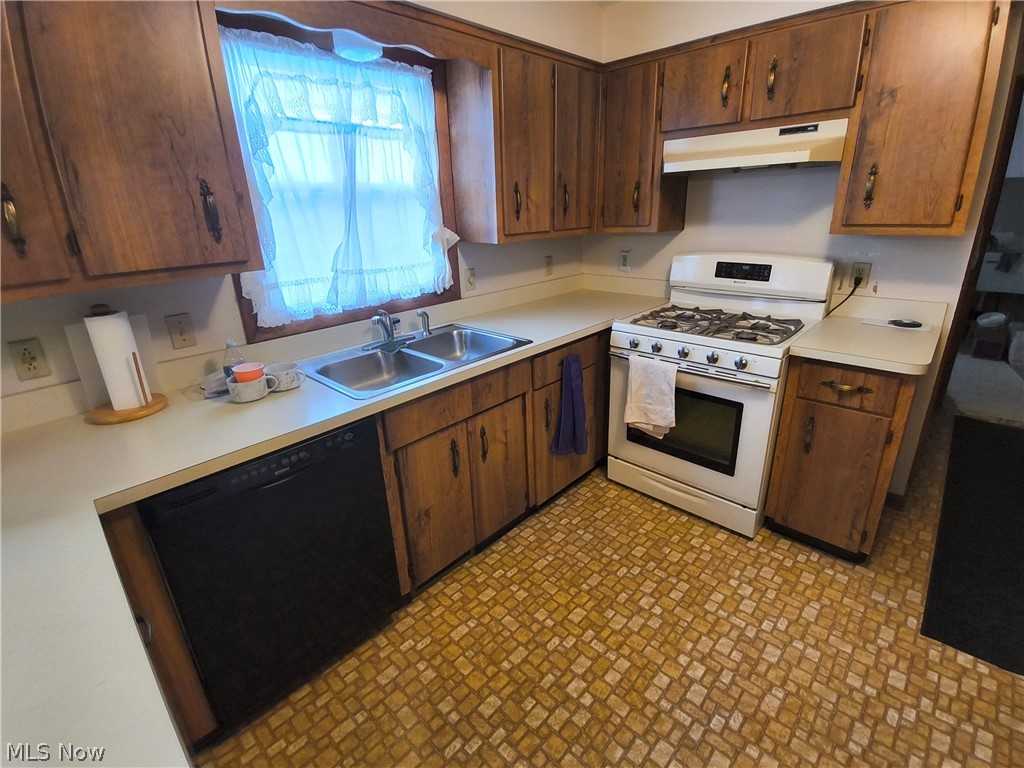 2672 Crackel Road Aurora, OH 44202 - Photo 28 of 38 Kitchen featuring gas range gas stove, light countertops, and dishwasher