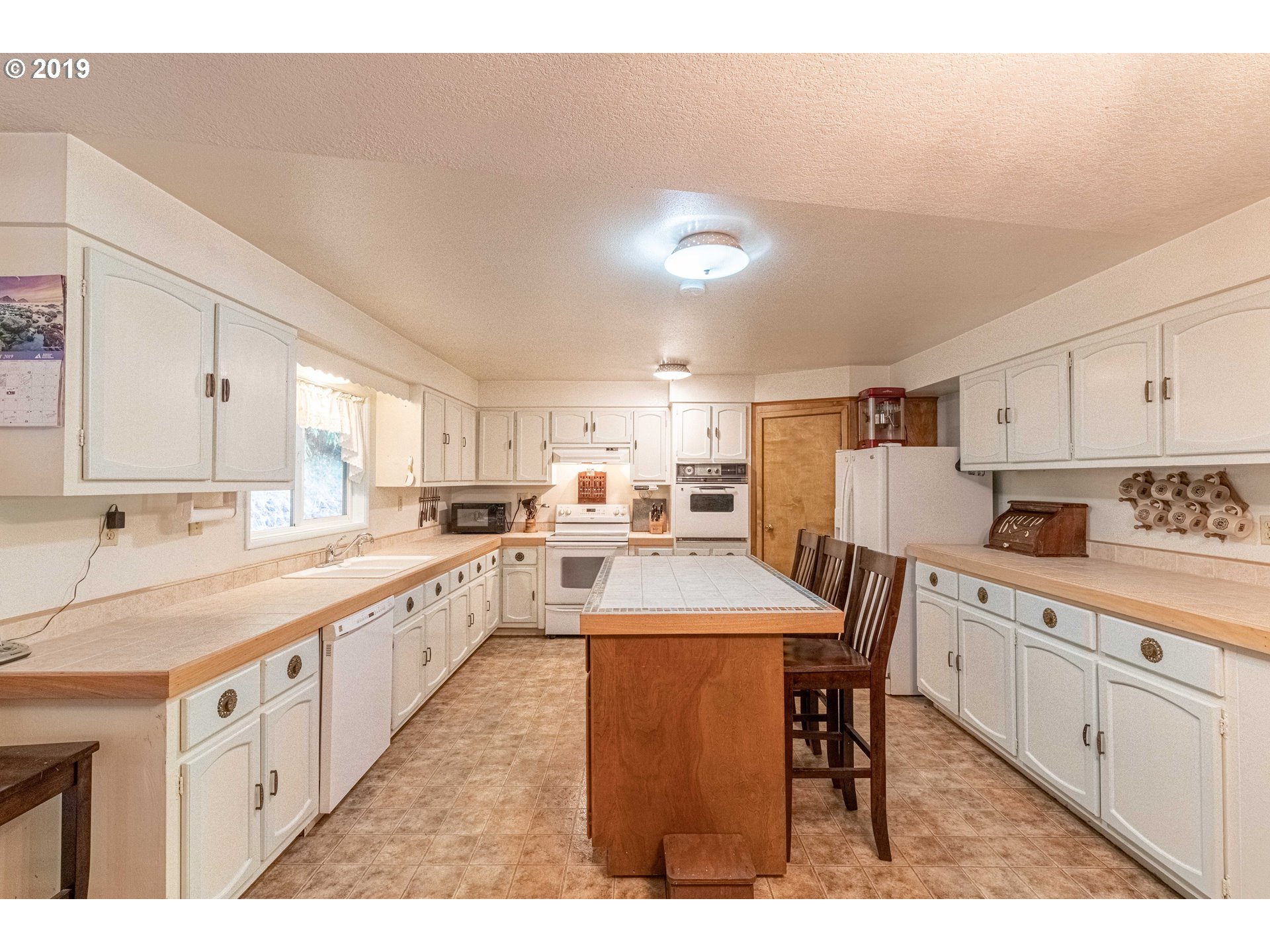 61011 Selander Road Coos Bay, OR 97420 - Photo 11 of 30 Kitchen