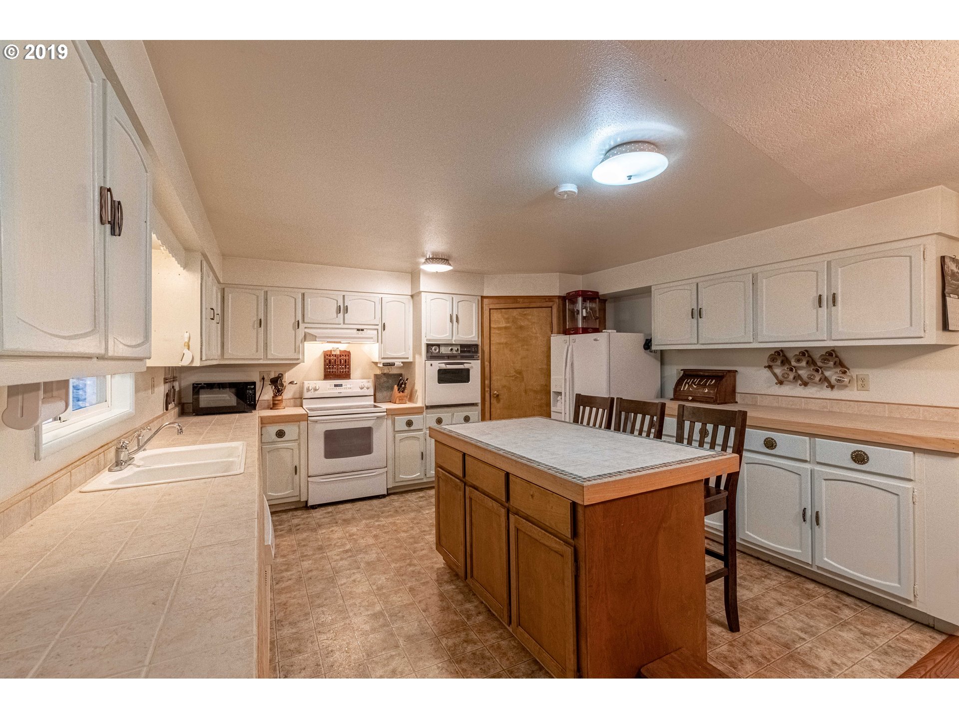 61011 Selander Road Coos Bay, OR 97420 - Photo 12 of 30 Kitchen