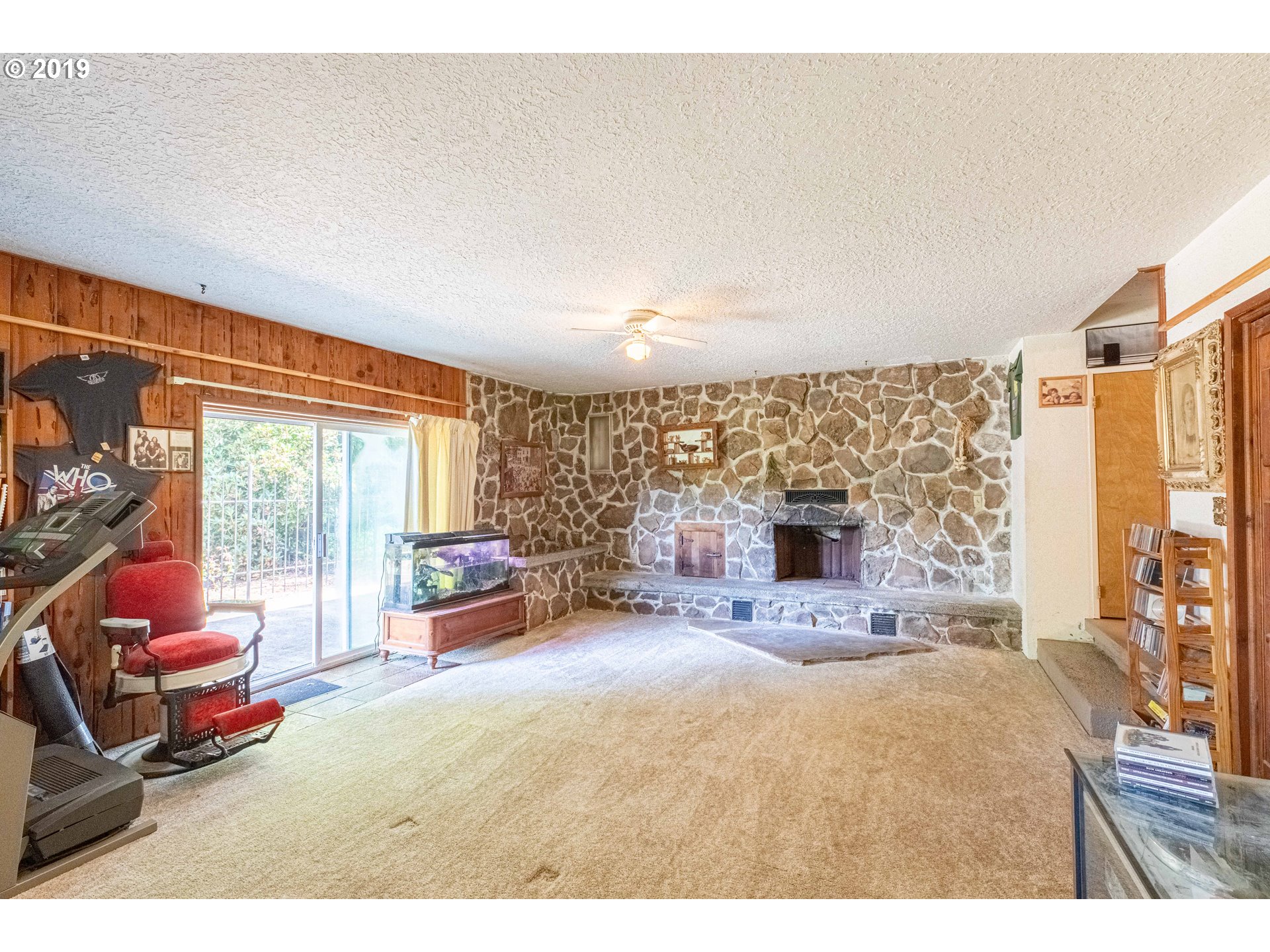 61011 Selander Road Coos Bay, OR 97420 - Photo 14 of 30 Family Room