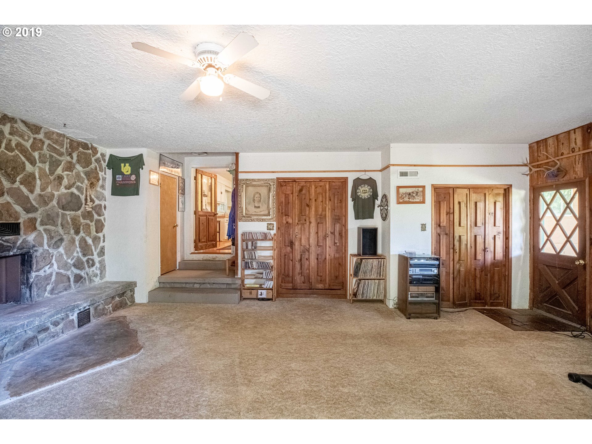 61011 Selander Road Coos Bay, OR 97420 - Photo 15 of 30 Family Room