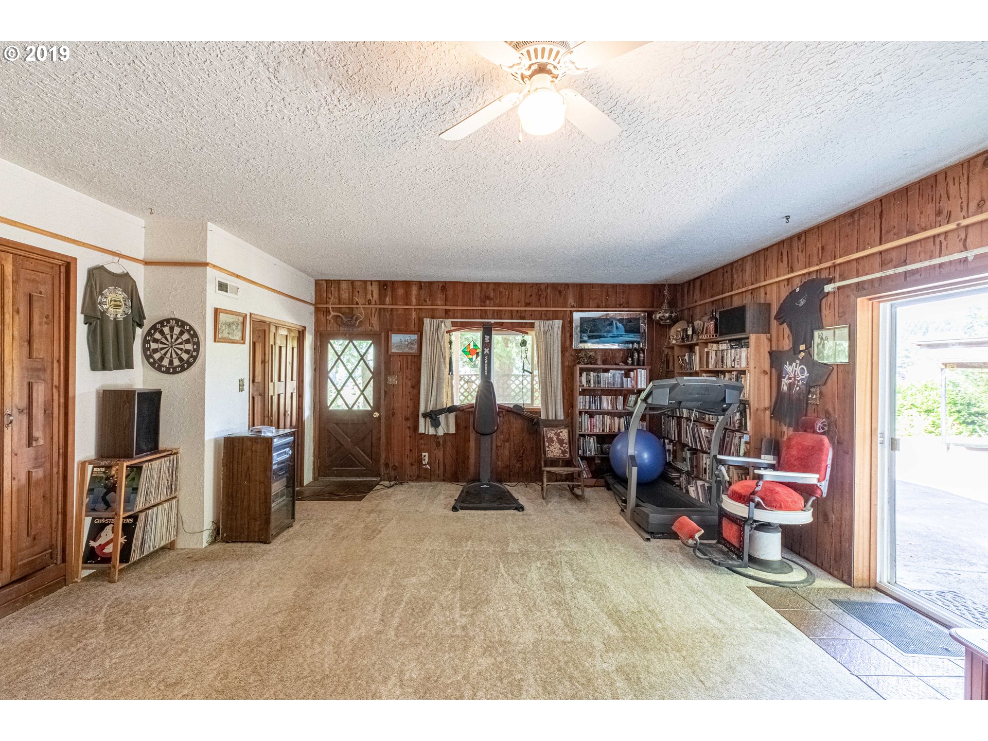 61011 Selander Road Coos Bay, OR 97420 - Photo 16 of 30 Family Room
