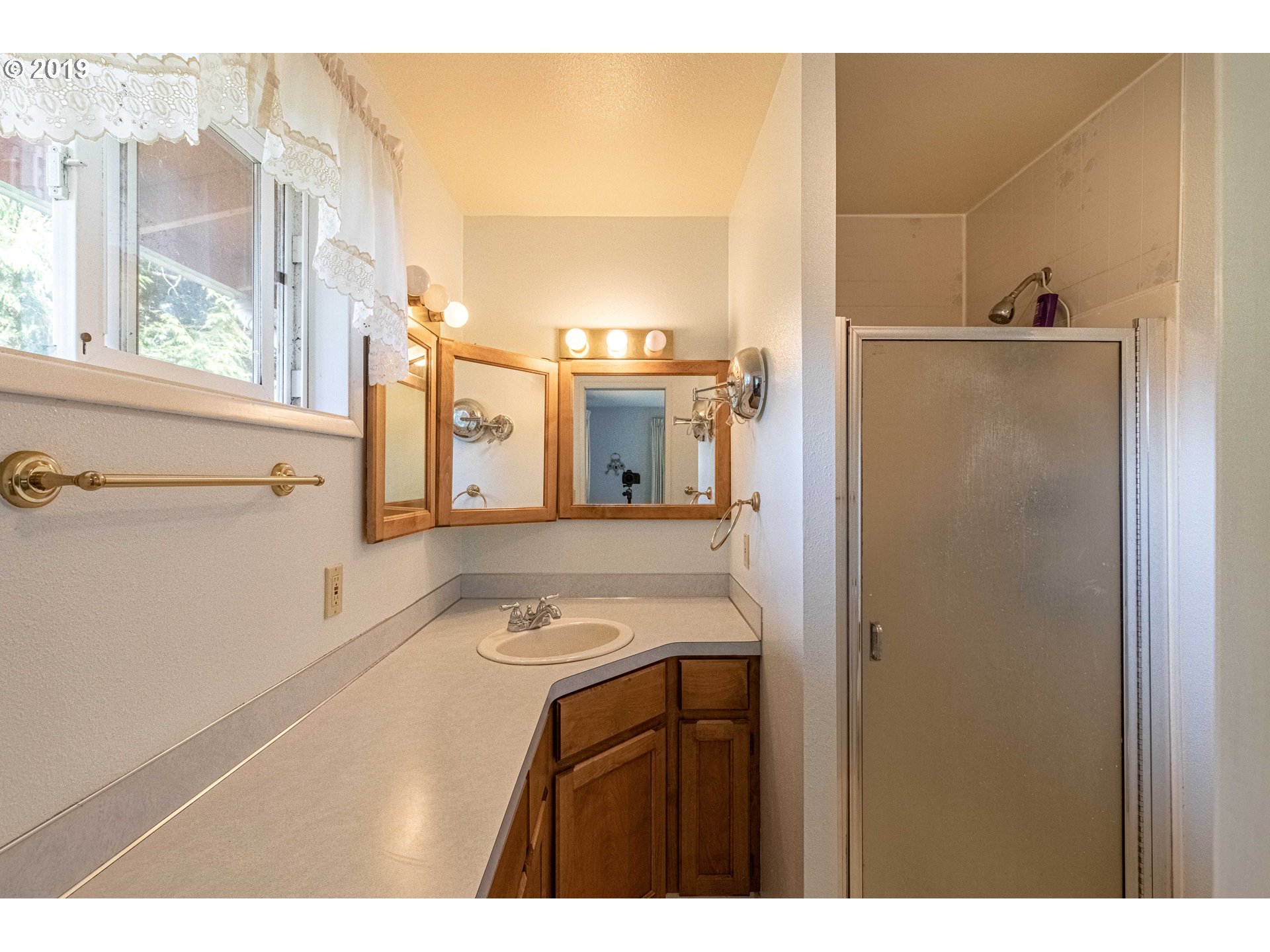 61011 Selander Road Coos Bay, OR 97420 - Photo 19 of 30 Bathroom, Attached