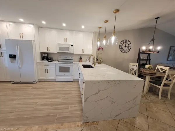 $2,300 | 7761 Jewel Lane, Unit 204, Naples, FL 34109