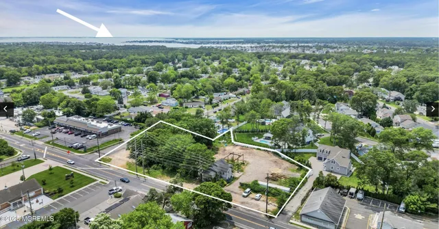 a black and white photo of a buildings