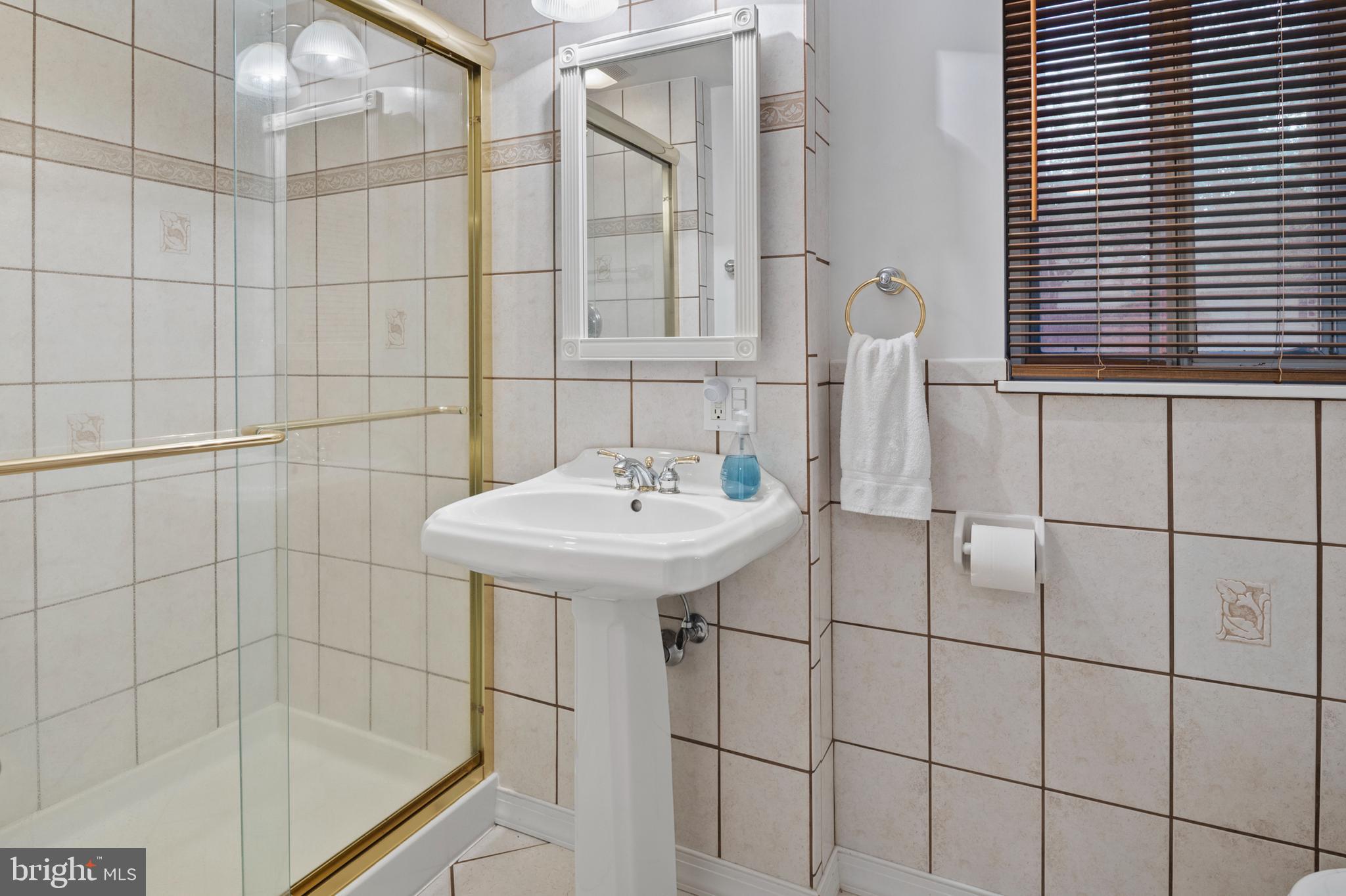 3724 Nile Road Davidsonville, MD 21035 - Photo 25 of 36 Bathroom 2