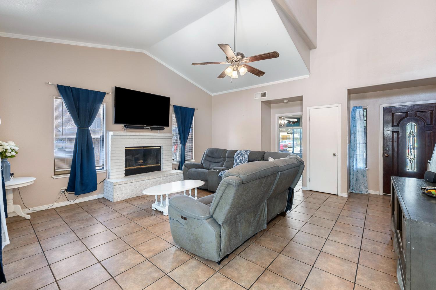 809 Alpha Street Tulare, CA 93274 - Photo 9 of 31