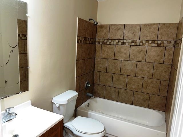 5183 Sea Shore Road Memphis, TN 38109 - Photo 8 of 17 Full bathroom with tiled shower / bath, vanity, and toilet