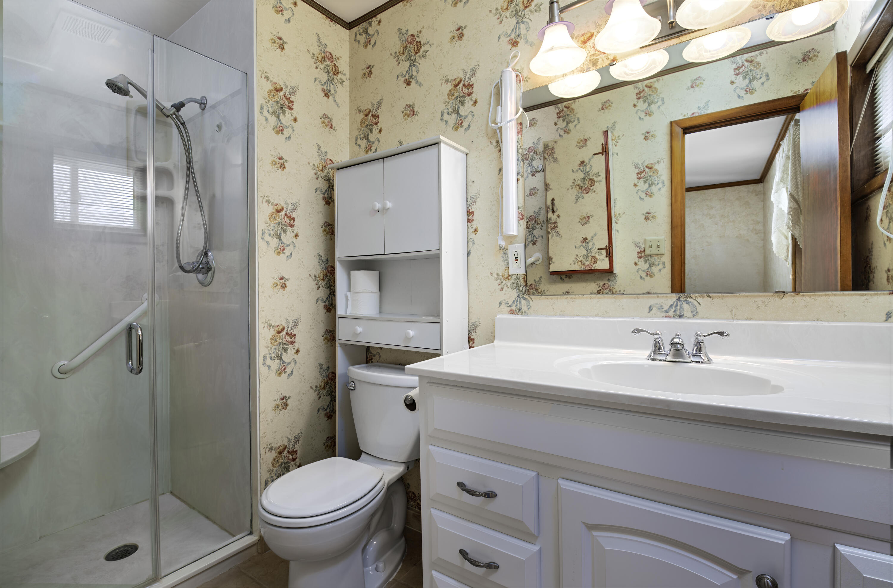 548 Dover Road Lexington, KY 40505 - Photo 10 of 19 Primary bath