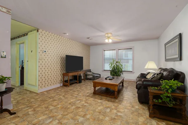 $649,000 | 415 Peabody Street, Brenham, TX 77833