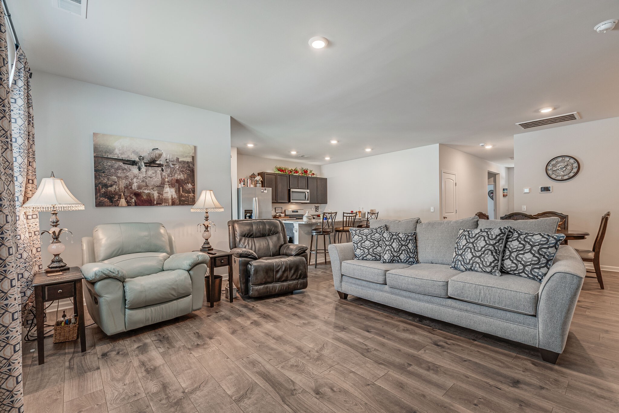 1122 Woodbridge Boulevard Lebanon, TN 37090 - Photo 12 of 30 a living room with furniture and a large mirror