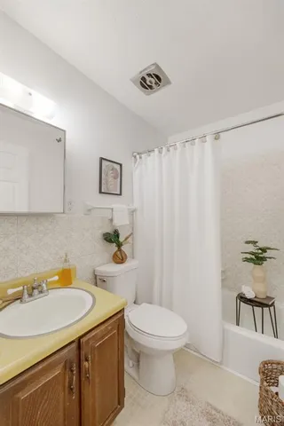 $260,000 | 36 Cloverdale Drive, St. Charles, MO 63304