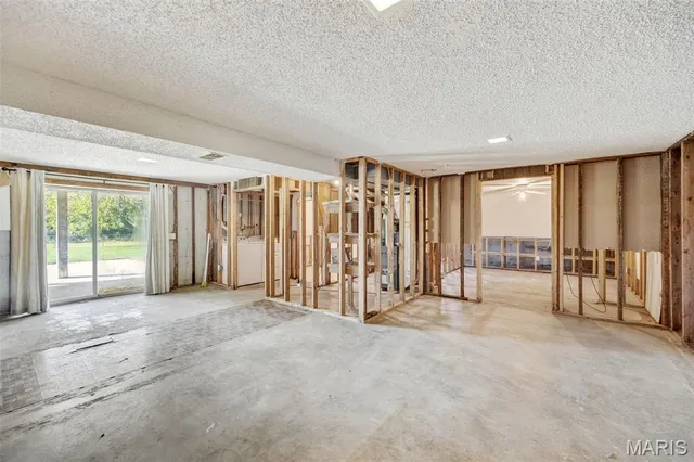 $260,000 | 36 Cloverdale Drive, St. Charles, MO 63304