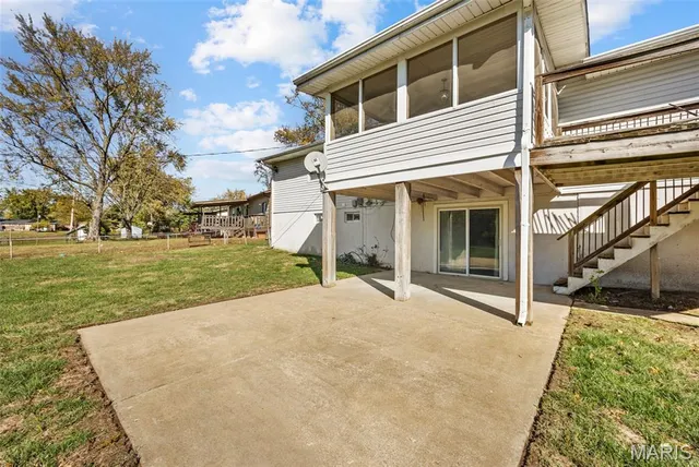 $260,000 | 36 Cloverdale Drive, St. Charles, MO 63304