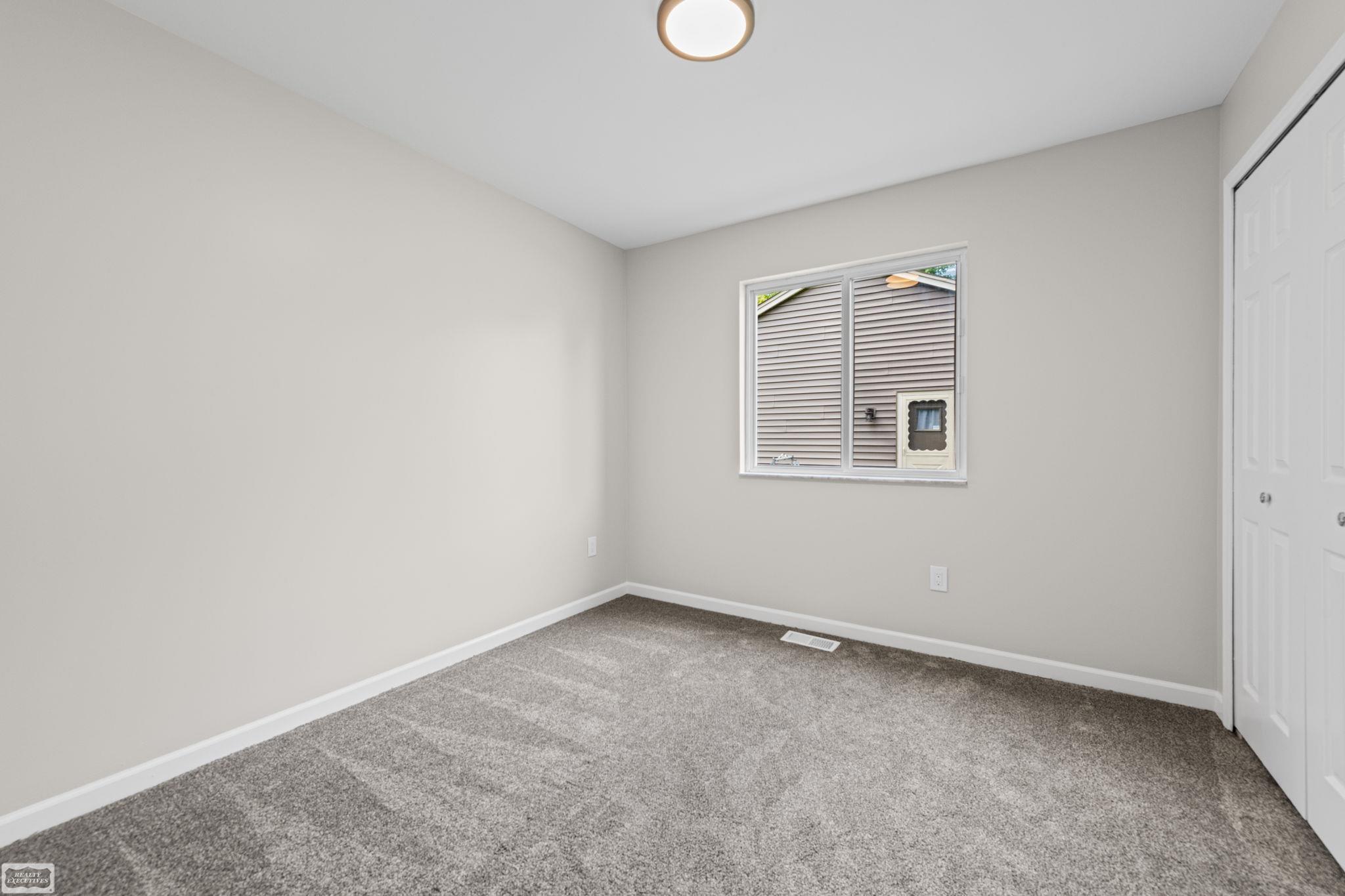 45310 Fairchild Road Macomb, MI 48042 - Photo 11 of 32