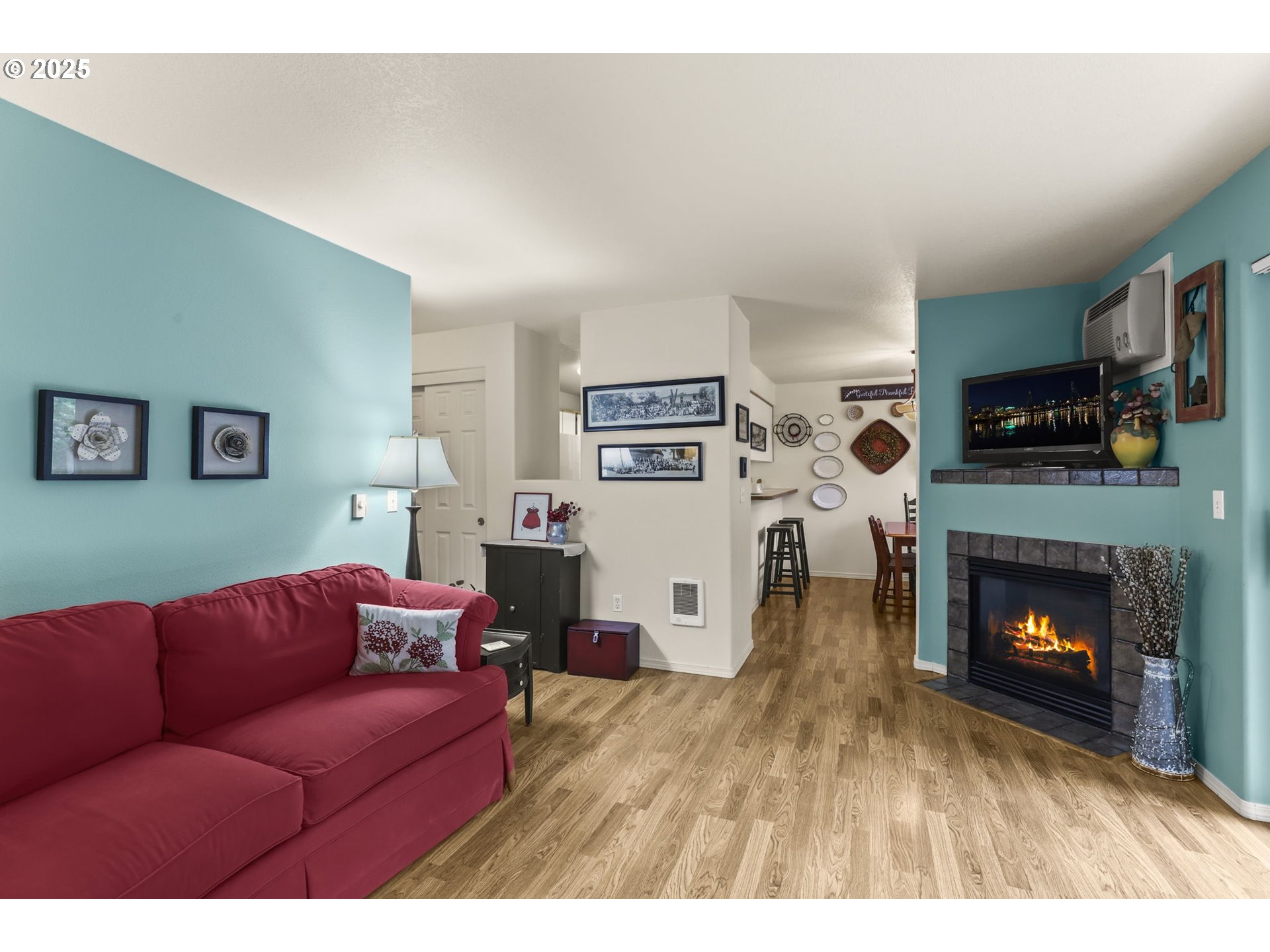 4606 West Powell Boulevard, Unit 162 Gresham, OR 97030 - Photo 14 of 40 Living Room