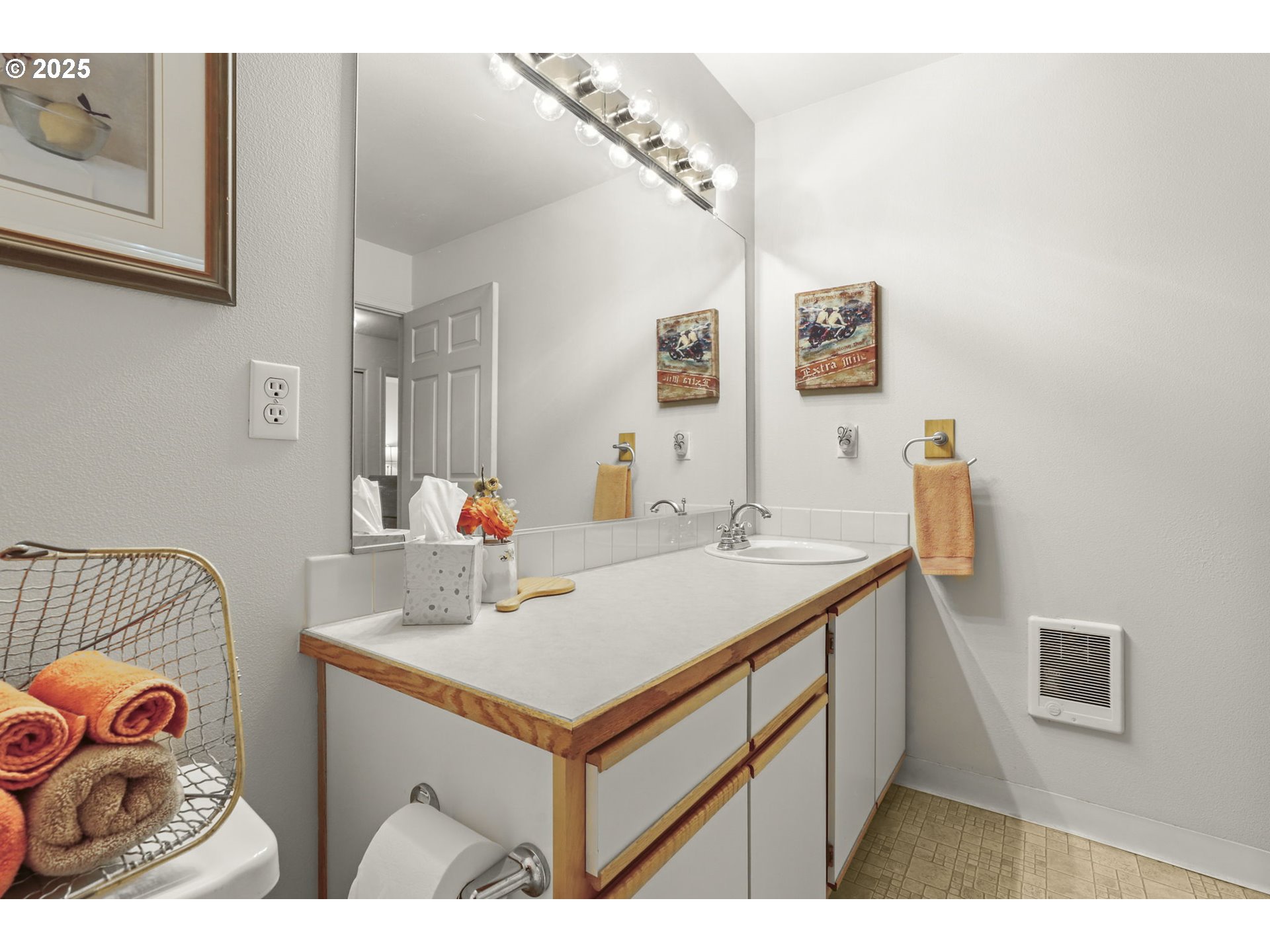 4606 West Powell Boulevard, Unit 162 Gresham, OR 97030 - Photo 28 of 40 Bathroom