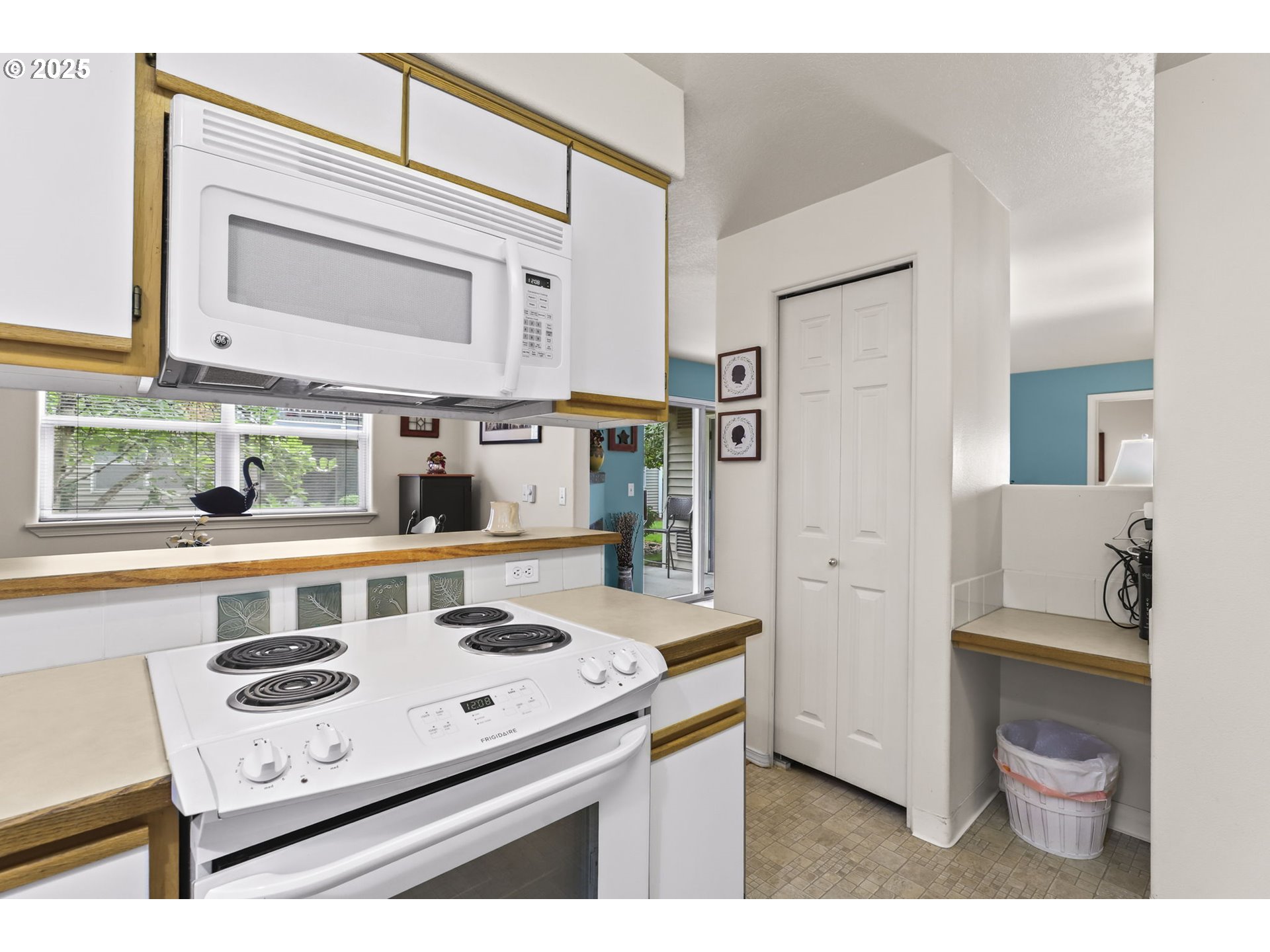 4606 West Powell Boulevard, Unit 162 Gresham, OR 97030 - Photo 7 of 40 Kitchen