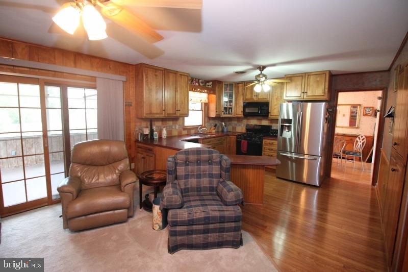 503 Decatur Place Easton, MD 21601 - Photo 16 of 39 Family room into kitchen