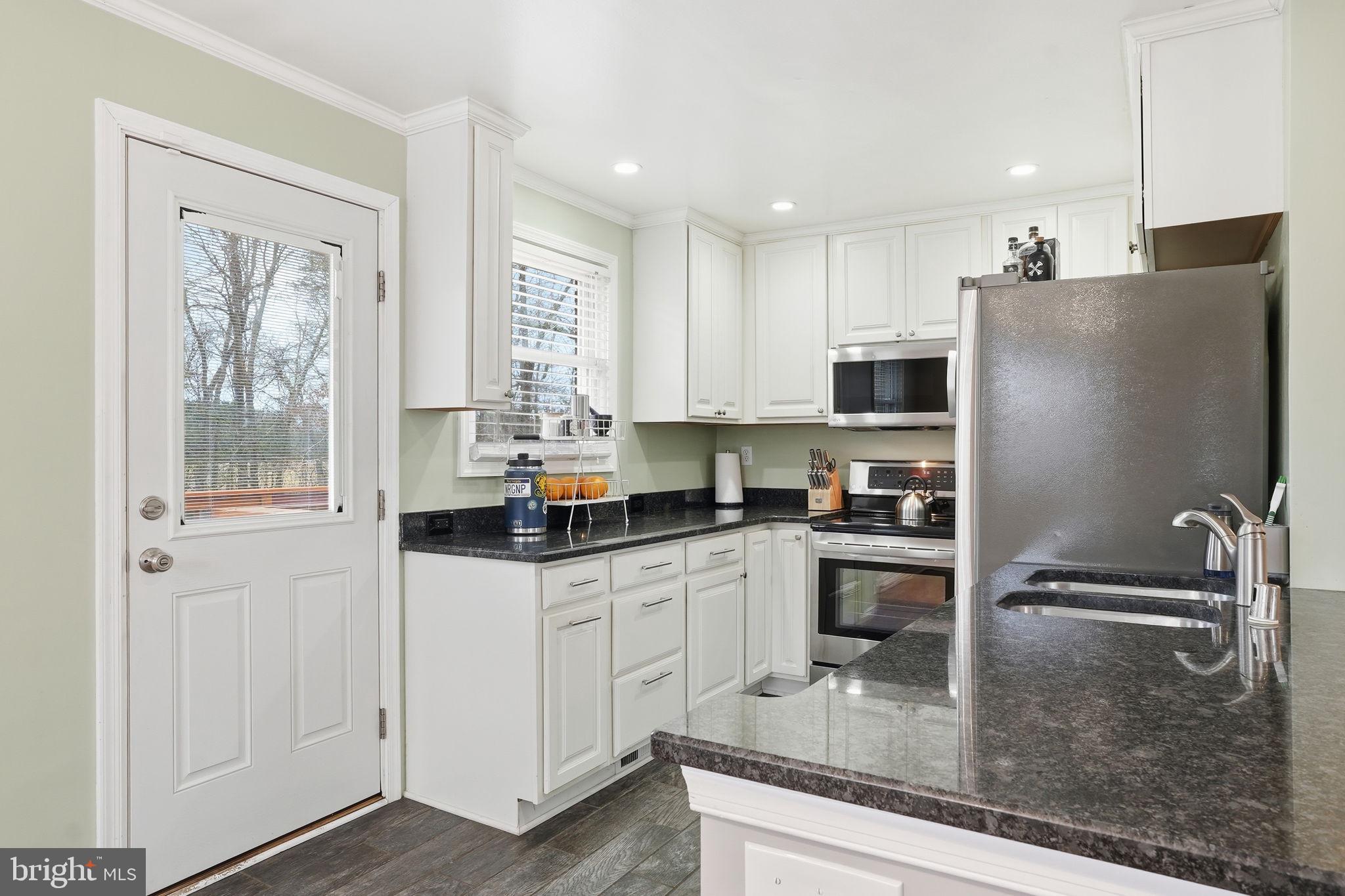 16402 Baden Naylor Road Brandywine, MD 20613 - Photo 13 of 37 a kitchen with stainless steel appliances granite countertop a sink a stove and refrigerator