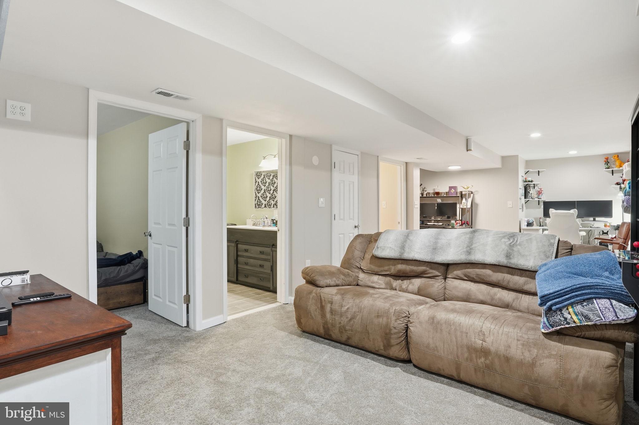 16402 Baden Naylor Road Brandywine, MD 20613 - Photo 25 of 37 a living room with furniture and a stove