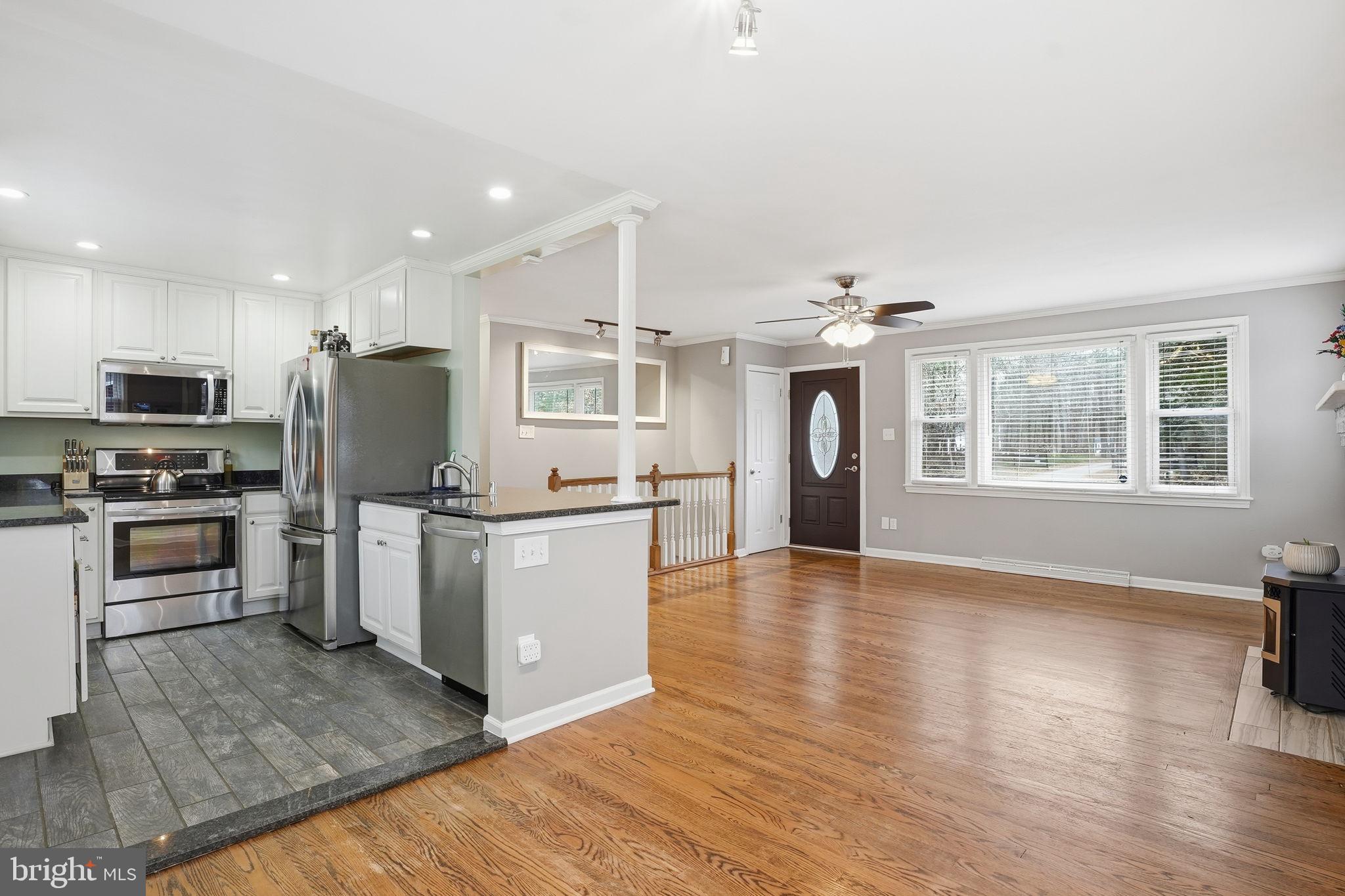 16402 Baden Naylor Road Brandywine, MD 20613 - Photo 10 of 37 a kitchen with granite countertop a refrigerator stove top oven and sink